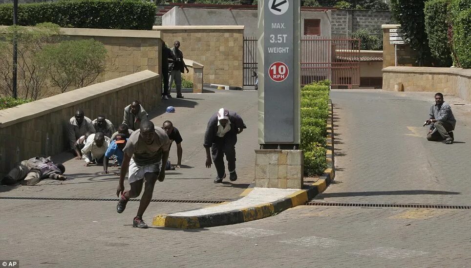 Теракт в Найроби торговый центр. Полиция Кении по освобождению заложников.