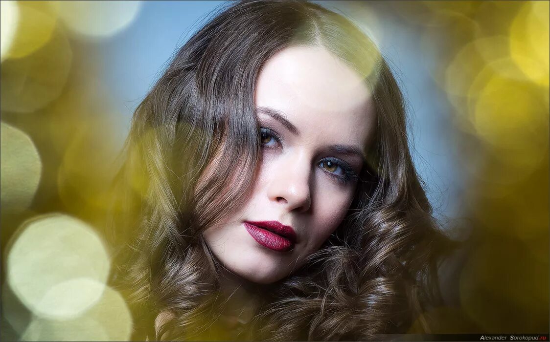 маски габо в фотостудии. фотосессия с проектором. проектор для фотостудии. фэшн портрет. сольве сундсбо.