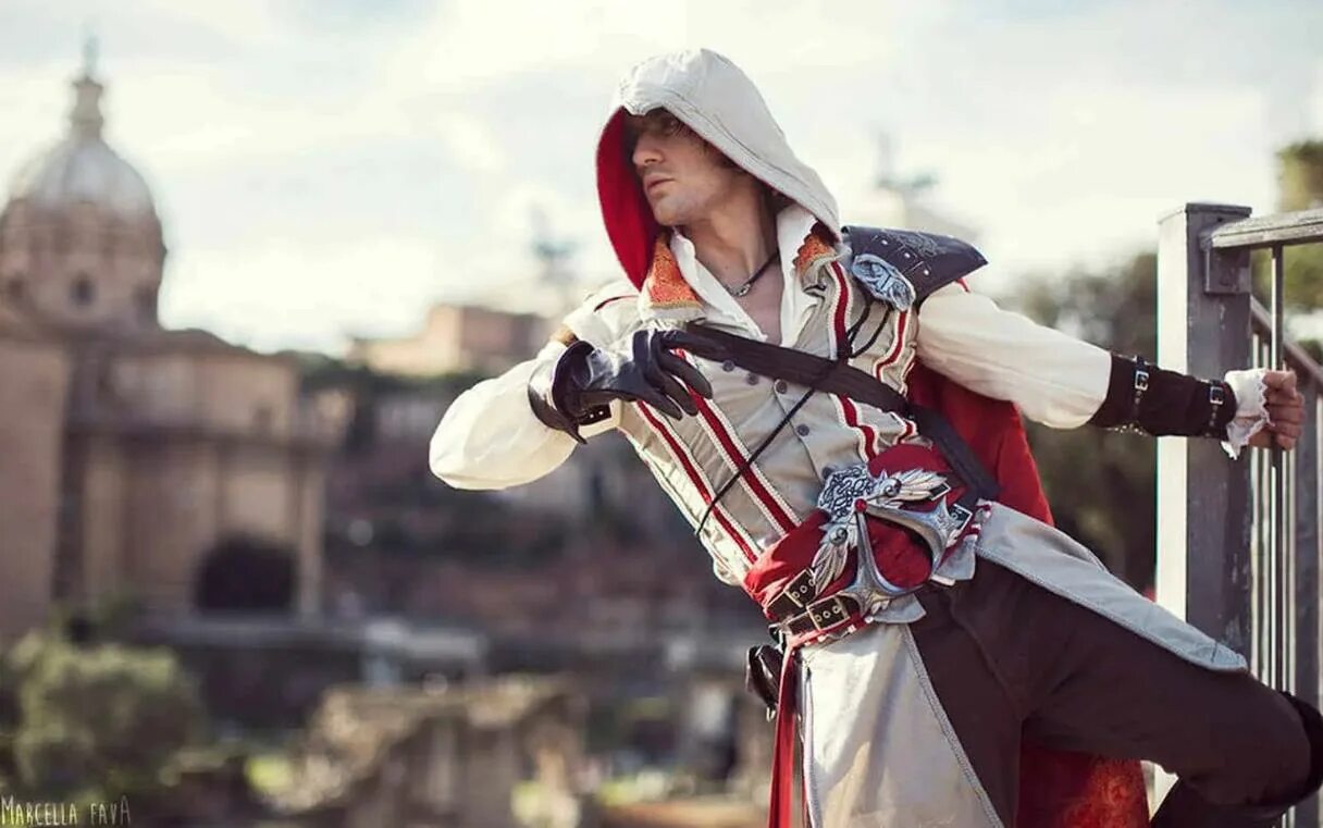 Assassin's Creed 2 Эцио Аудиторе. Assassins Creed косплей Ezio Auditore. Эцио ассасин Крид 2 косплей. Ассасин Крид 2 Эцио Аудиторе. Косплей химены