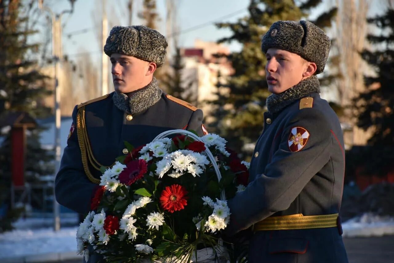 Герой дня центральное. День героев России. Герои Отечества фото. День героев Отечества фото. 9 Декабря фото.