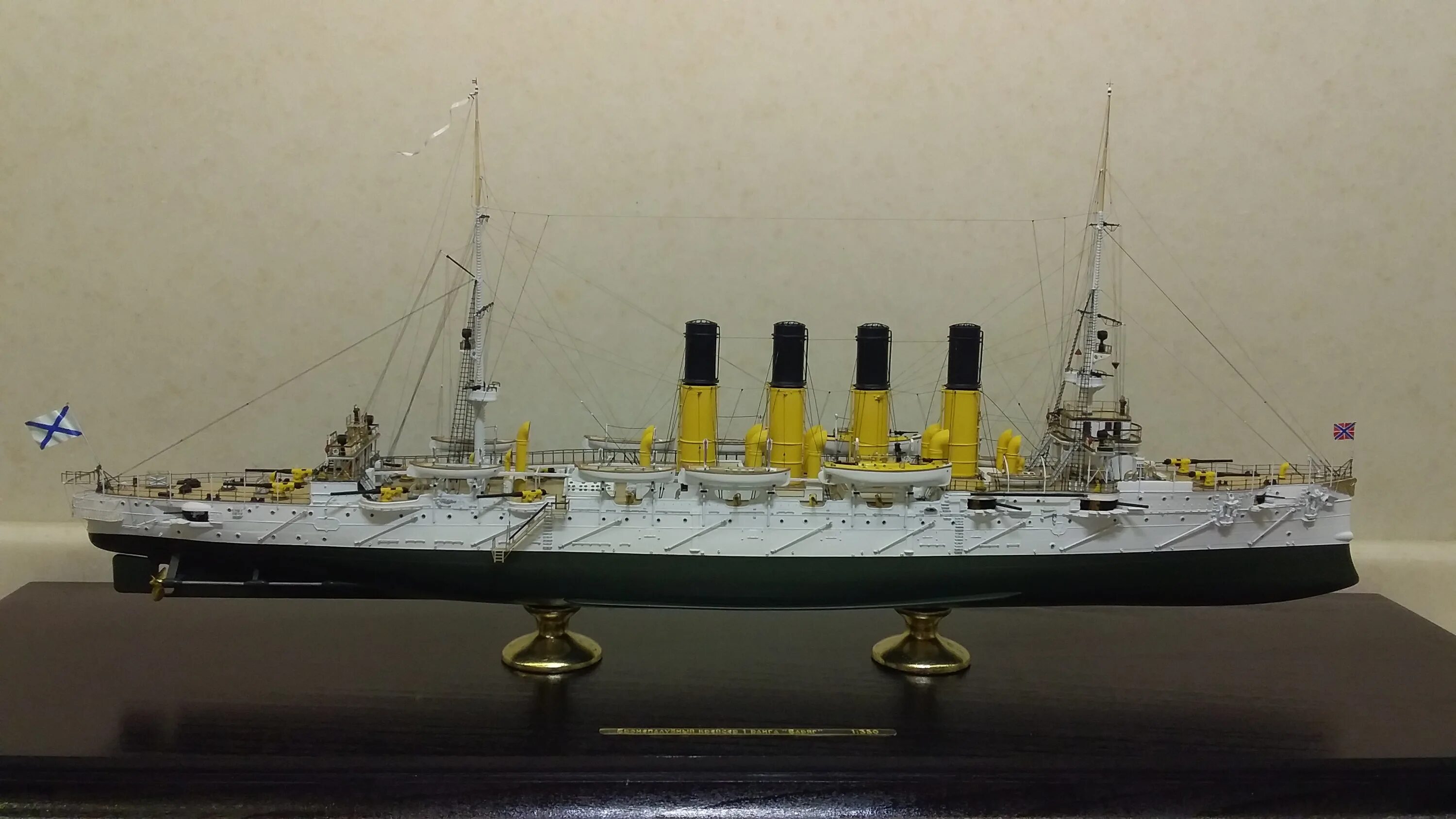 Сборная модель zvezda крейсер варяг. Крейсер варяг модель. Варяг звезда 1 350. Крейсер варяг звезда 1/350. Крейсер звезда.