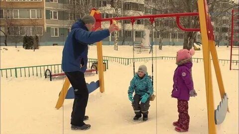 Какой то незнакомец остановился в двух шагах