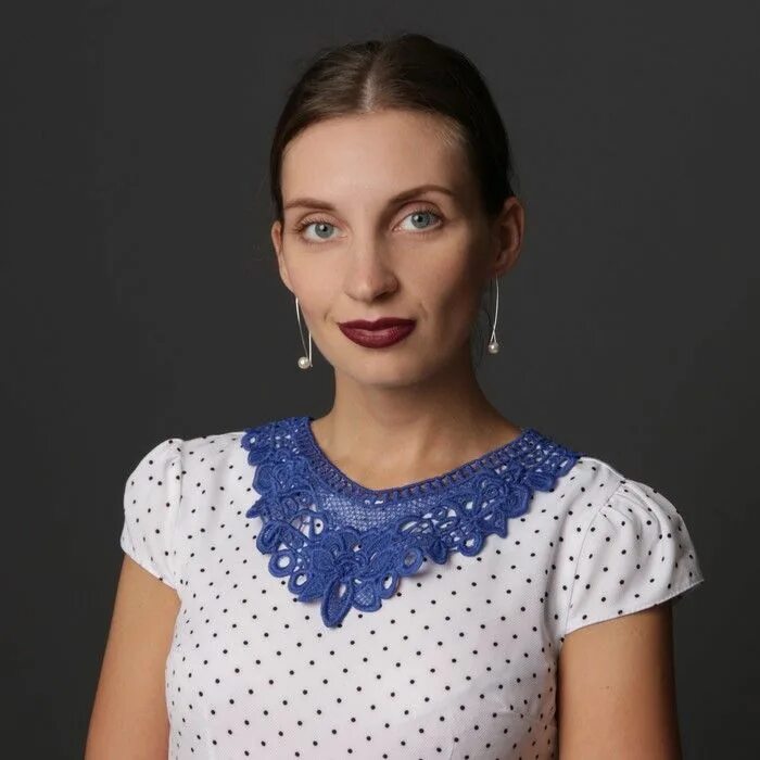 Синие воротнички и белые воротнички. Синие воротнички и белые воротнички. Воротник пришивной. Кружевные воротники цветы синие. Класс синих воротничков.