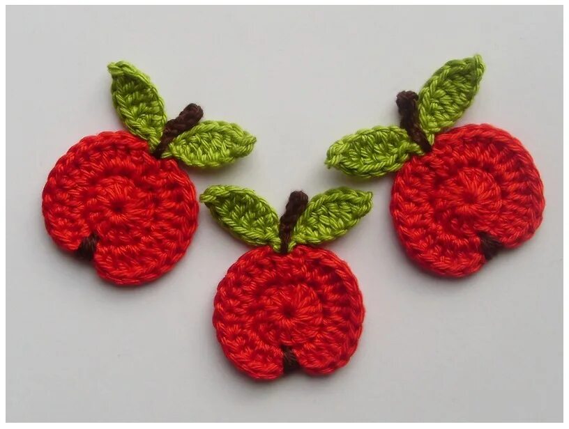 Плоские игрушки крючком. Плоские цветочки крючком. Вязаные мелочи. Вязаные поделки. Фигурки связанные крючком.