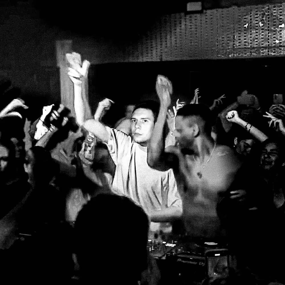 Fred again album. Fred again leave me alone. Skrillex fred again. Fred again leave me alone. Фред агайн.