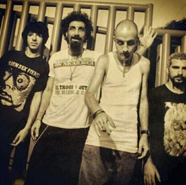 System of a down перепели я русский. Группа System of a down. System of a down 2000. SOAD состав. Постер группы System of a down.