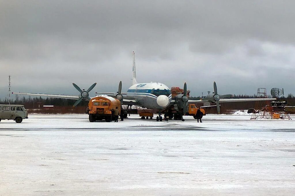 Архангельск аэропорт талаги вылеты. Аэропорт Талаги Архангельск. Аэропорт Талаги ВПП. Гарнизон Талаги Архангельск. Ангар аэропорта Талаги Архангельск.