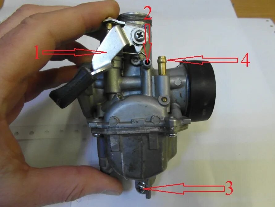 Почему бежит бензин. Карбюратор Микуни ВМ 22 топливный фильтр. Карбюратор Микуни 2т. Дроссельная заслонка на Микуни ВМ 22. Карбюратор Микуни на скутер 2т.