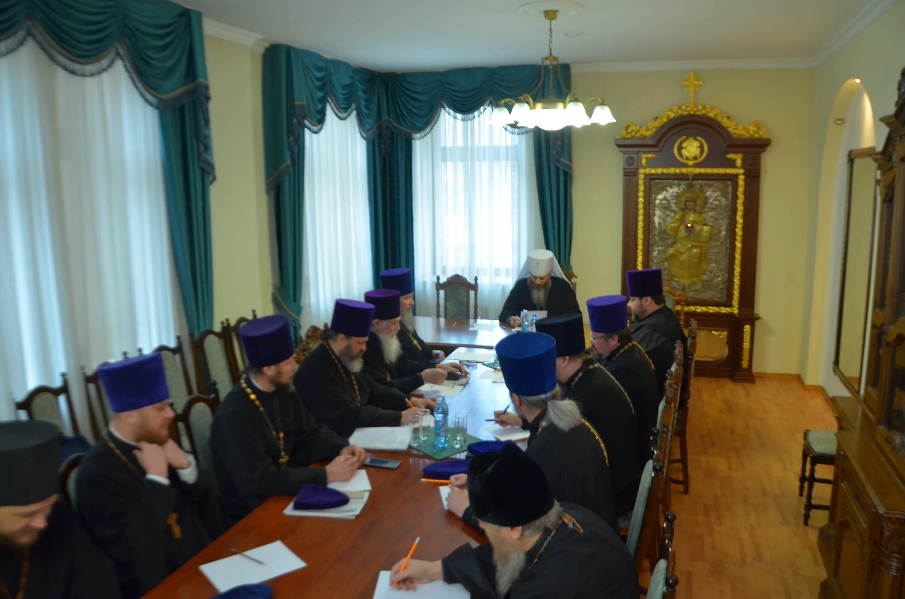 сайт новосибирской епархии. архиереи в масках. новосибирская епархия епископы новосибирские. митрополит новосибирский и бердский никодим резиденция. монастыри новосибирской епархии.