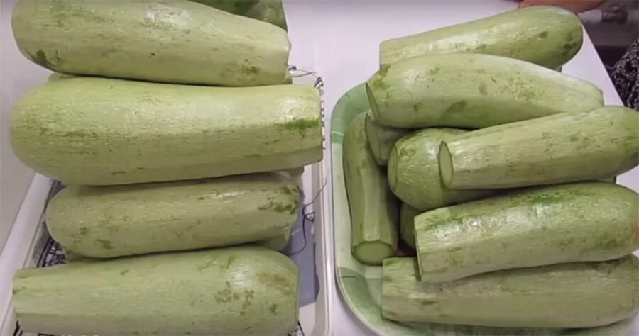 Кабачки в морозилке. Кабачки на заморозку. Кабачки на заморозку. Кабачки замороженные на зиму. Замороженные кабачки.