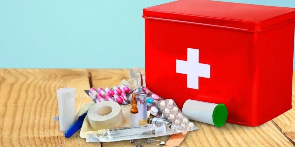 First aid kit. Аптечка первой помощи. Аптечка. Всегда использовать аптечку. Аптечка педиатра.