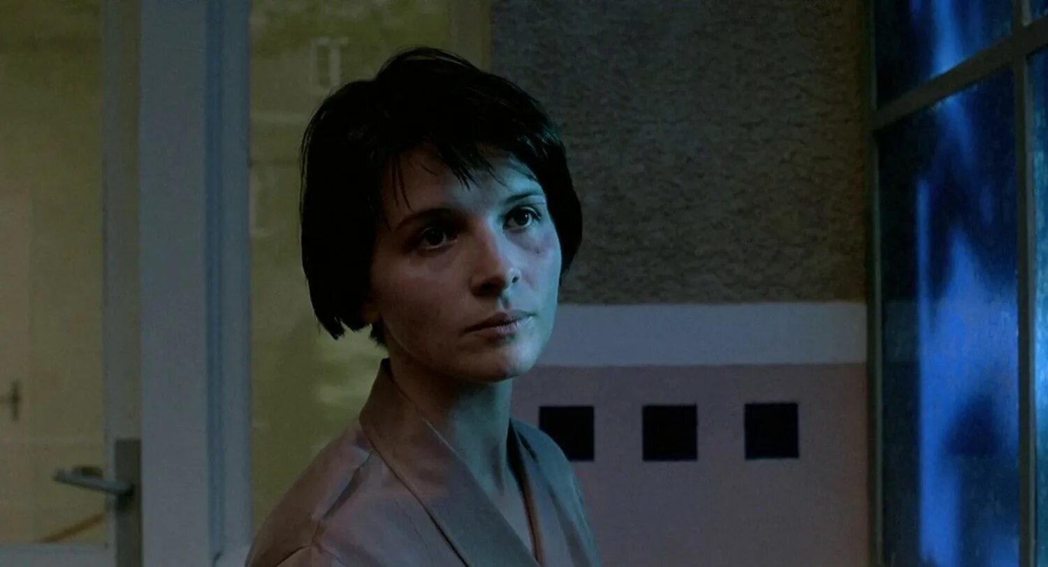 Три цвета актриса. Жюльет бинош три цвета синий.