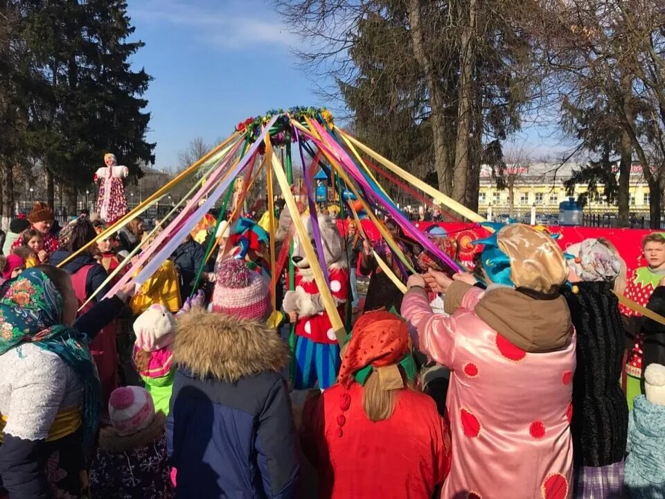 Коломенское экскурсия масленица. Народные гуляния на Масленицу. Народное гуляние широкая Масленица. Празднование Масленица в Коломенском 2021. Масленица фото.