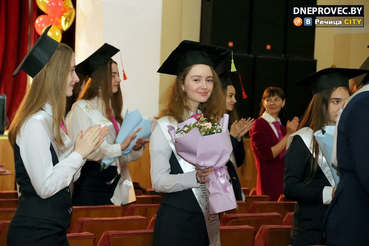 Сш речица. Сш 6 речица. речица школа 4. школа речицы раменский район. речицкая школа раменский район выпускной 2025.