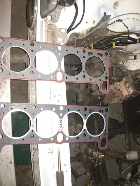 Гбц 2121. Снятие головки блока цилиндра ваз 21213 карбюратор. Прокладка гбц нива 2121. Замена прокладки гбц 21213. Замена прокладки гбц 21213.