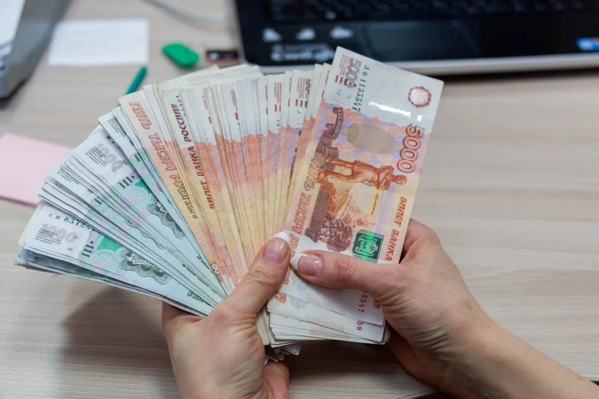 Увеличены пособия. Пособия 18 тысяч. Денежное пособие. Выплата денег. Пособия 18 тысяч.