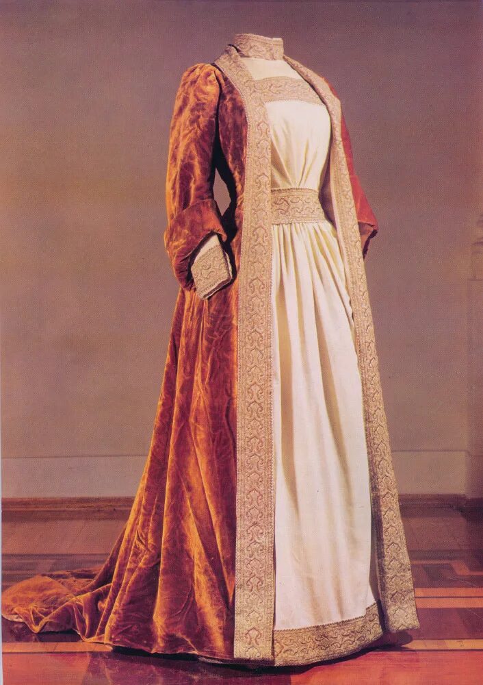 одежда дворян 19 века в россии. платье левит 18 век. платья дворян. платье дворянское 19 век. платья рококо в музее виктории и альберта.