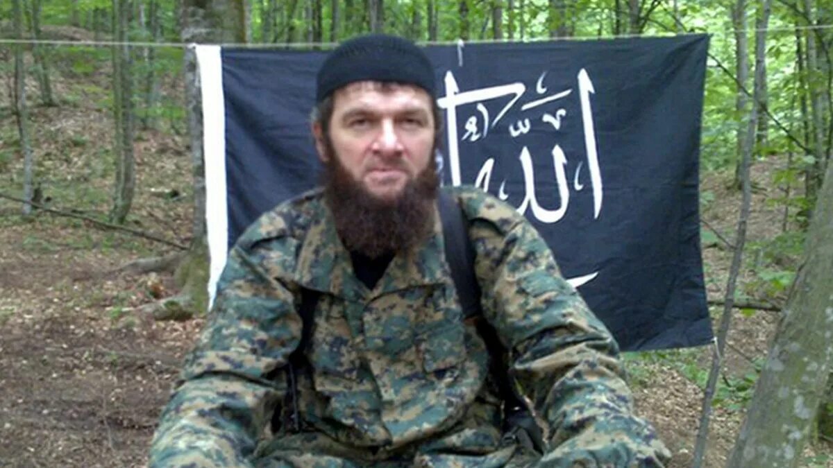 Доку хаматович умаров. Доку умаров имарат кавказ. доку умаров 1996. доку хаматович умаров террорист. доку умаров абу усман.