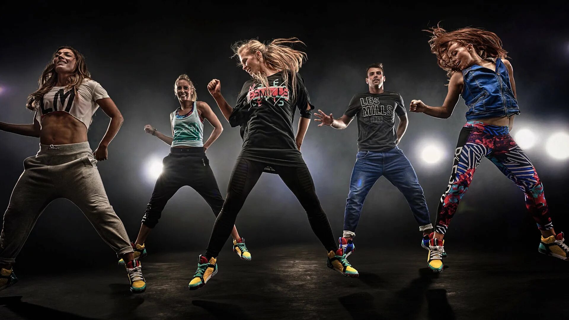 Слушать современную песню танцы танцы. Sh bam les mills. танцы zumba fitness. кевин майер джаз-фанк. les mills зумба.