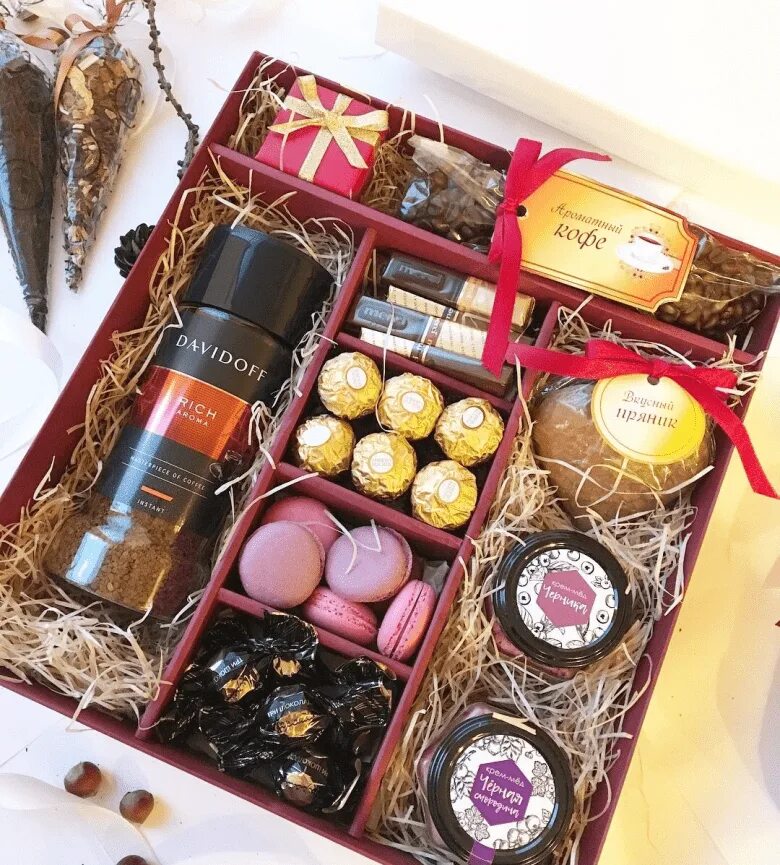 Букет с шампанским и конфетами. Подарок к 40 летию свадьбы. Рубиновая свадьба подарки. Что подарить на юбилей 40 лет. Подарок "с годовщиной".