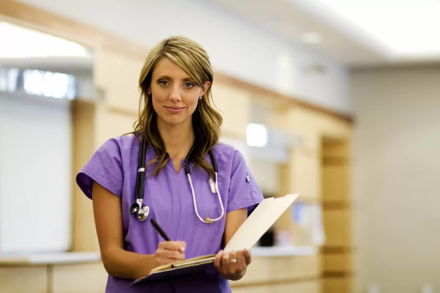 медбрат профессия. врач и пациент. He is a nurse. медсестра консультант. He is a nurse.