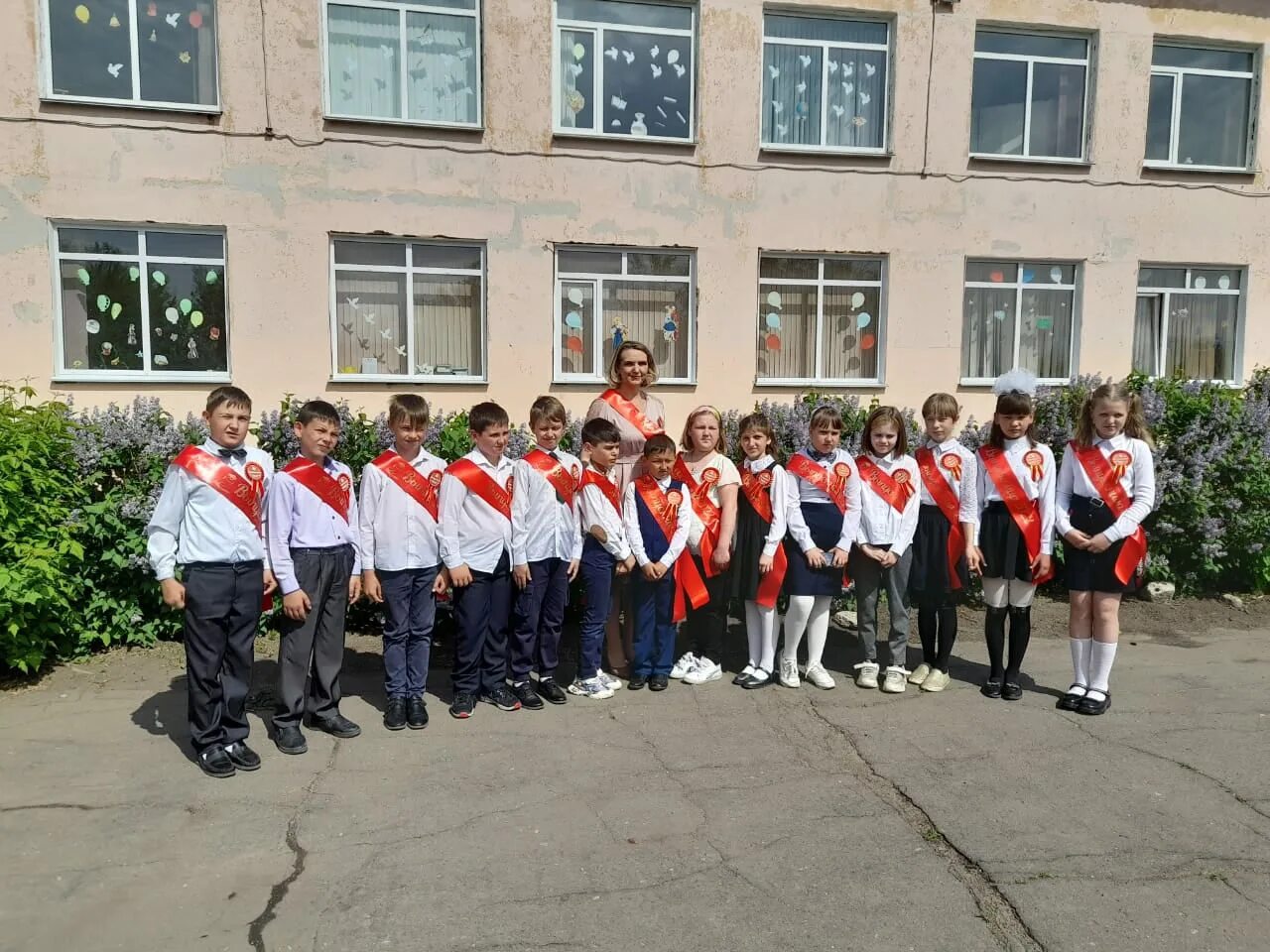 Выпускной 2022 начальная школа. Многопрофильный лицей краснослободск мордовия. Выпускники 11 класса. Выпускной 4 класс 2022 москва. Школа 40 выпускной.