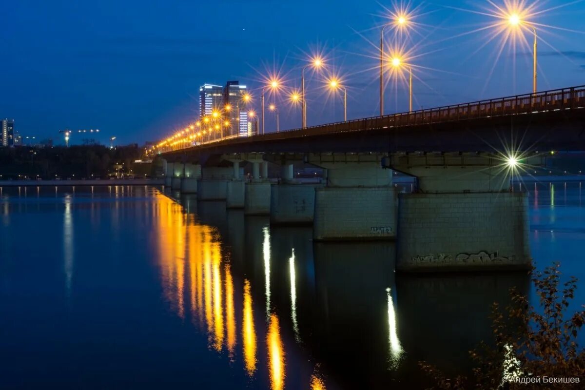 Мировом пермь. Вечерняя набережная кама пермь. пермь набережная вечером. набережная пермь ночью. ночная пермь кама.