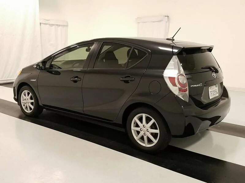 Гибрид магазин. Prius c jtdkdtb33c1003429. Машина гибрид бу. Сколько стоит автомобиль гибрид примус.