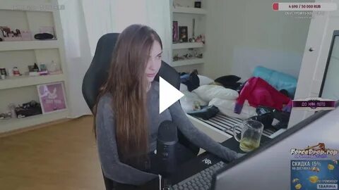 Стримерши показывают за донат