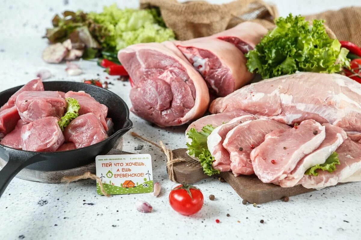 Мясо свинину можно есть. Натуральные полуфабрикаты. Натуральные полуфабрикаты из мяса. Деревенские продукты мясо. Свежемороженная мясная продукция.