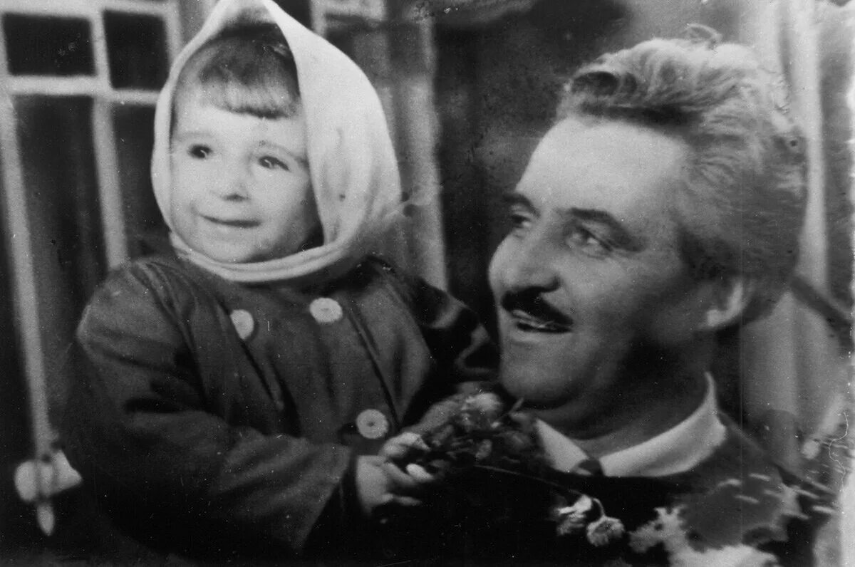 Константин Симонов - биография, личная жизнь, фото, причина смерти, книги, писат