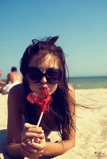 Нюша в очках