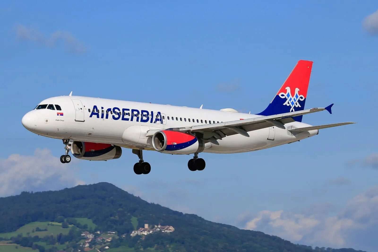 Купить авиабилет эйр сербия. Air Serbia a320. Airbus a321 Air Serbia. Airbus a319 Air Serbia. A330 Air Serbia.