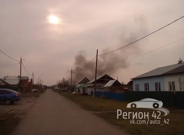 Погода в береговом кемеровский. Деревня Береговая. Кемеровский район береговой. Пожар в деревне Ширяево Крутинский районе. Пожар в деревне Береговая, Кемерово улица широкая.