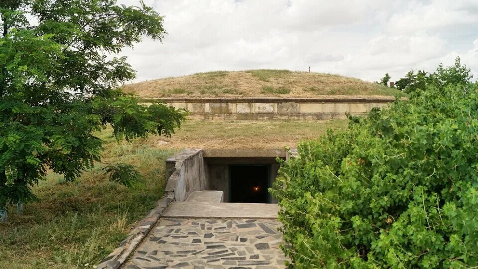 Зевс курган. Нашивка чоп. Новый торговый центр в шадринске. Магазин кит в кургане. Зевс курган.