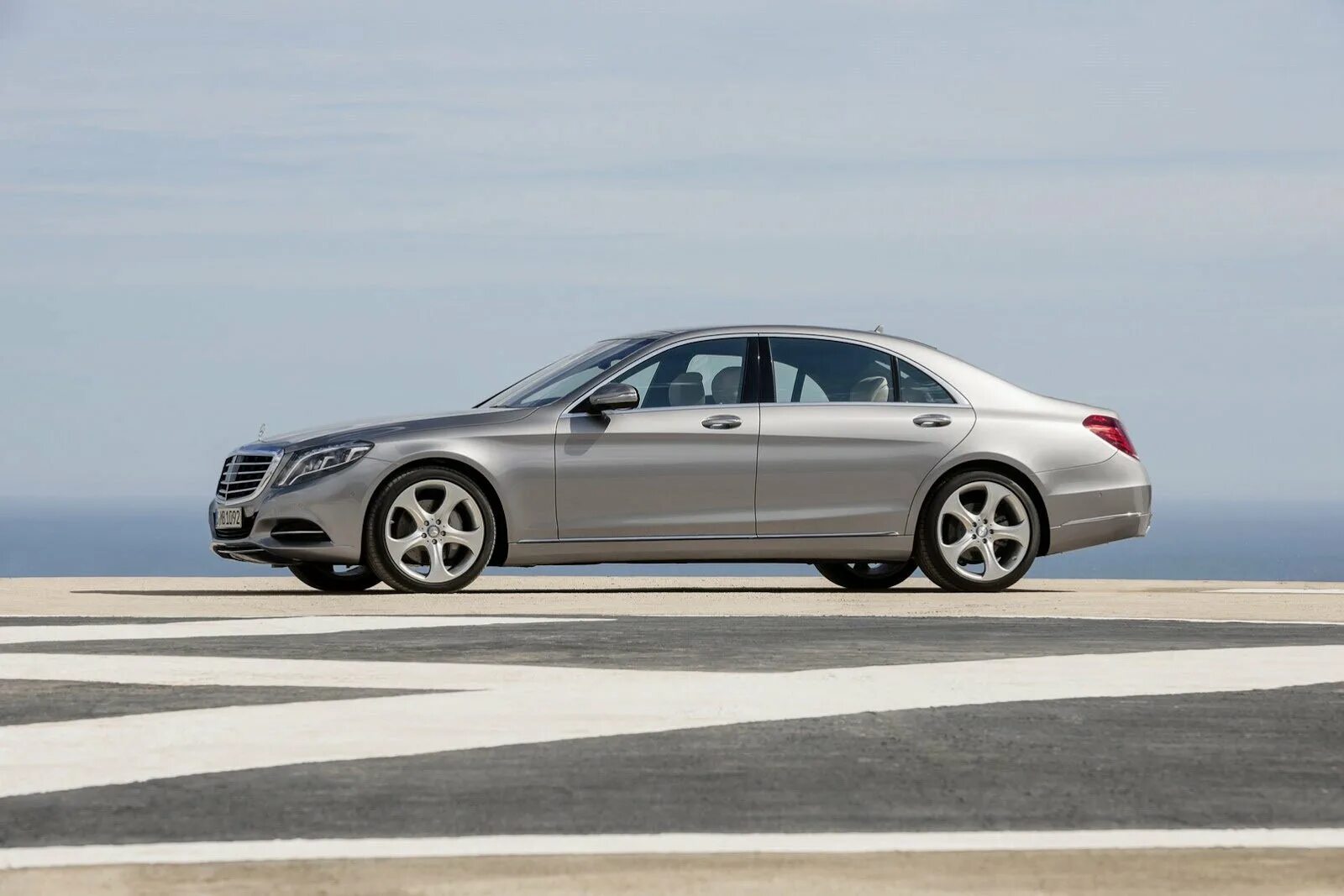 Купить mercedes s class. Mercedes-Benz s 400. Mercedes Benz s400 Hybrid. Мерседес-Бенц седан s-class. 2013 — Mercedes-Benz s-class (w222).