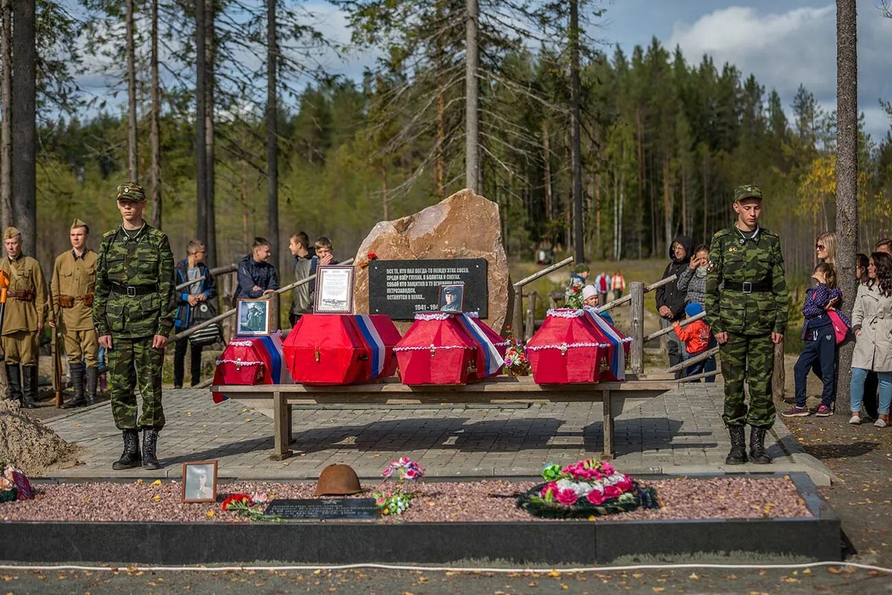 В карелии армейский. Курган славы Виллагора Карелия. Мемориальный комплекс Курган славы Карелия. Курган славы Петрозаводск Виллагора. Рубеж обороны Петрозаводска Виллагора.