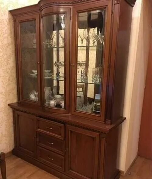 Егорьевск серванты б/у. Буфет балтика. Сервант большой с вензелями ссср. Сервант бу. Купить буфет бу.
