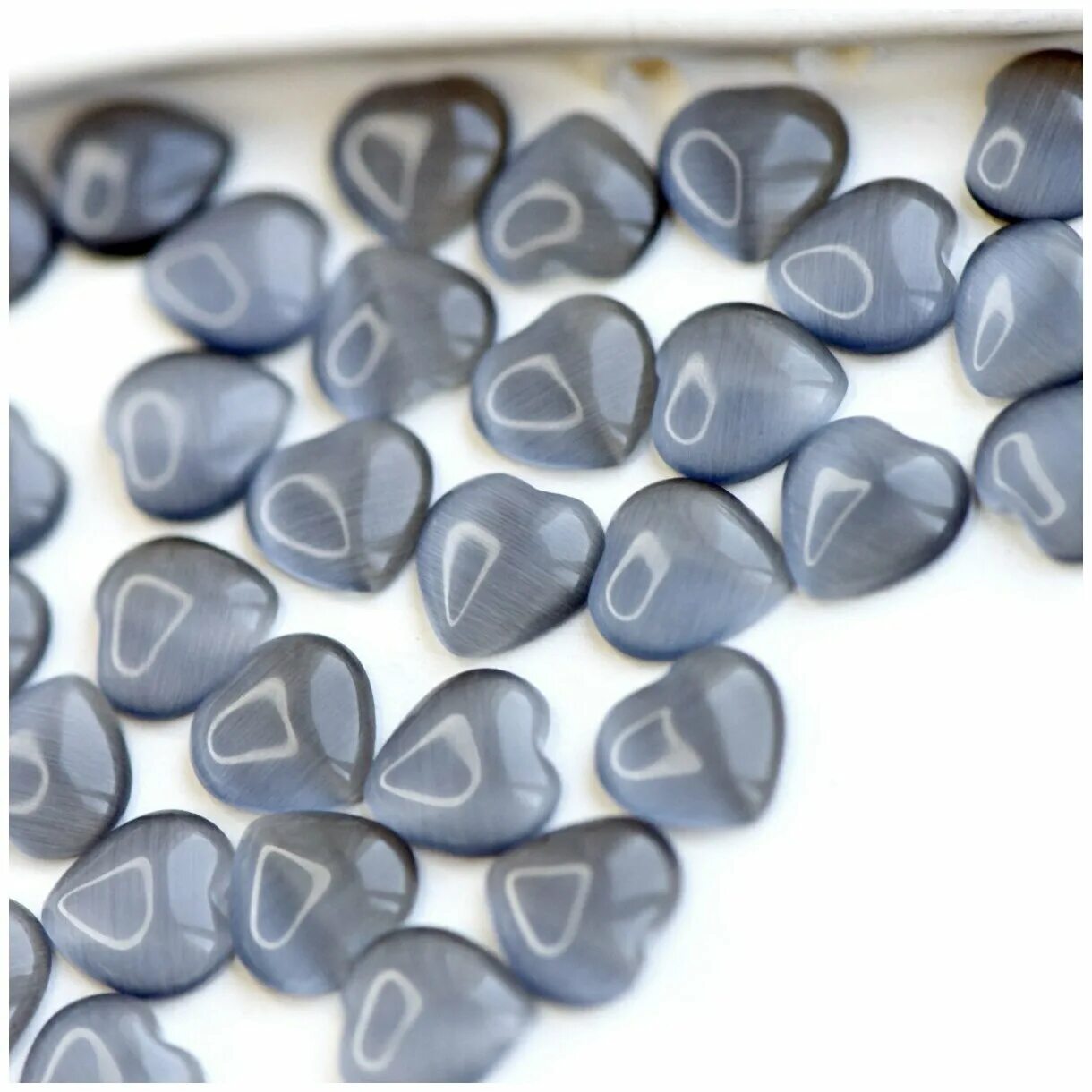 кошачий глаз кабошон. кошачий глаз бусины. глаз кабошон розовый. кошачий глаз сердечком внутри. кошачий глаз сердечко.