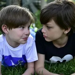 Pin by Eve Yang on kids Cute blonde boys, Happy teens, Boys kiss boys.
