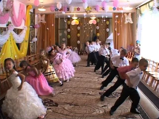 Видео обучающее выучить танец на выпускной подготовительная группа. Шуточный танец в садике. Радуга желаний выпускной. Танец "радуга желаний" 2013 (видео валерии вержаковой). , танец мы самые лучшие.