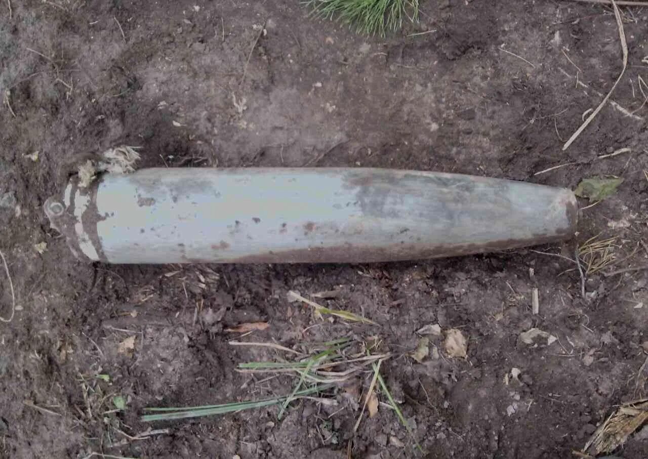 Снаряд вампир фото. Активно-реактивный снаряд 152 мм. Пиротехнический снаряд. Хвостовики реактивных снарядов. В Малопургинском районе нашли снаряд.