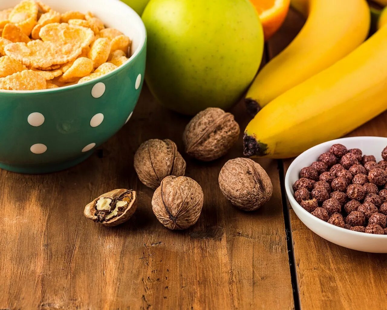 Орехи апельсин. Цитрусы и орехи. Новогодний мандарин. Апельсин и грецкие орехи. Новогодний мандарин.