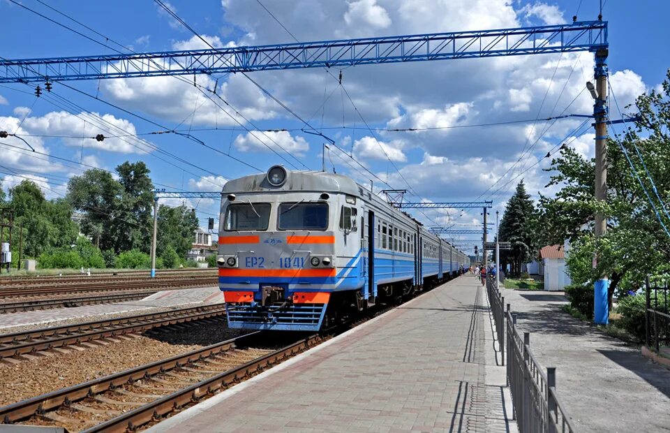 Станция варшавская электрички. Эд4м кософар. Эд4м 0411. Электрички ногинск серп. Курский вокзал расписание электричек горьковского направления.