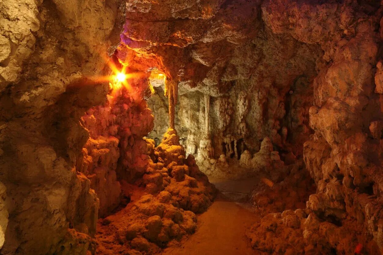 пещера в ад рядом с геленджиком. пещера в ад рядом с геленджиком. пещера ведущая в ад геленджик 1971 год. пещера манджангуль. пещеры в турции мерсин.