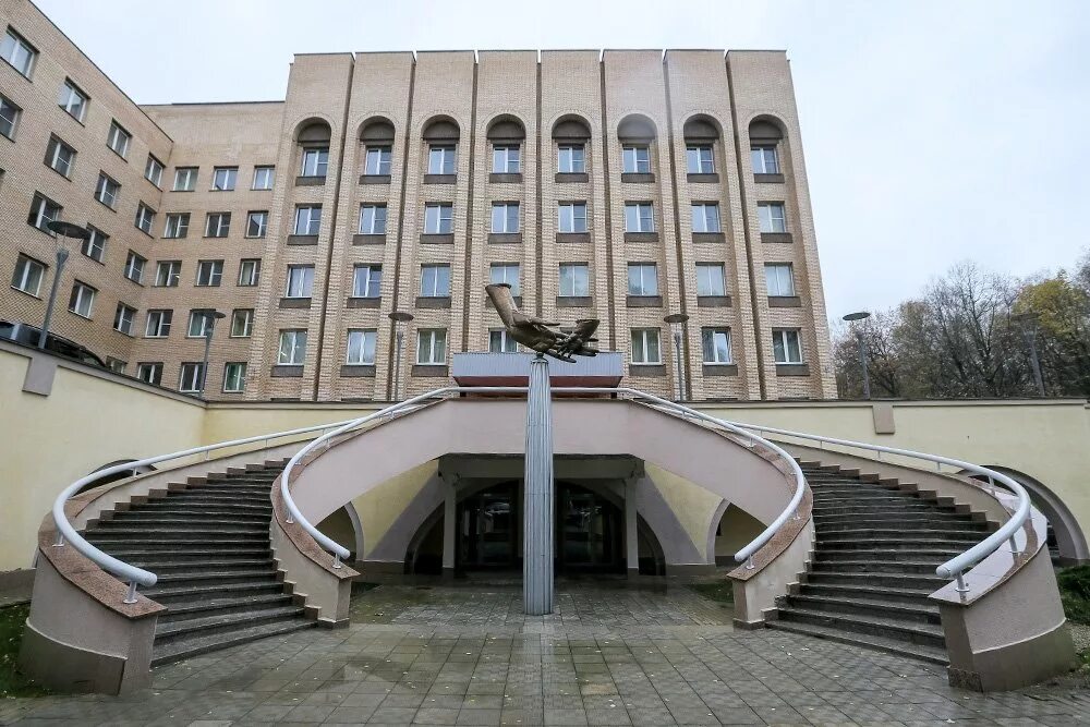 Кремлевская клиника. ЦКБ С поликлиникой управделами президента РФ. Москва больница президента РФ Центральная клиническая. ЦКБ управления делами президента в Москве. Кремлевская больница Романов переулок.