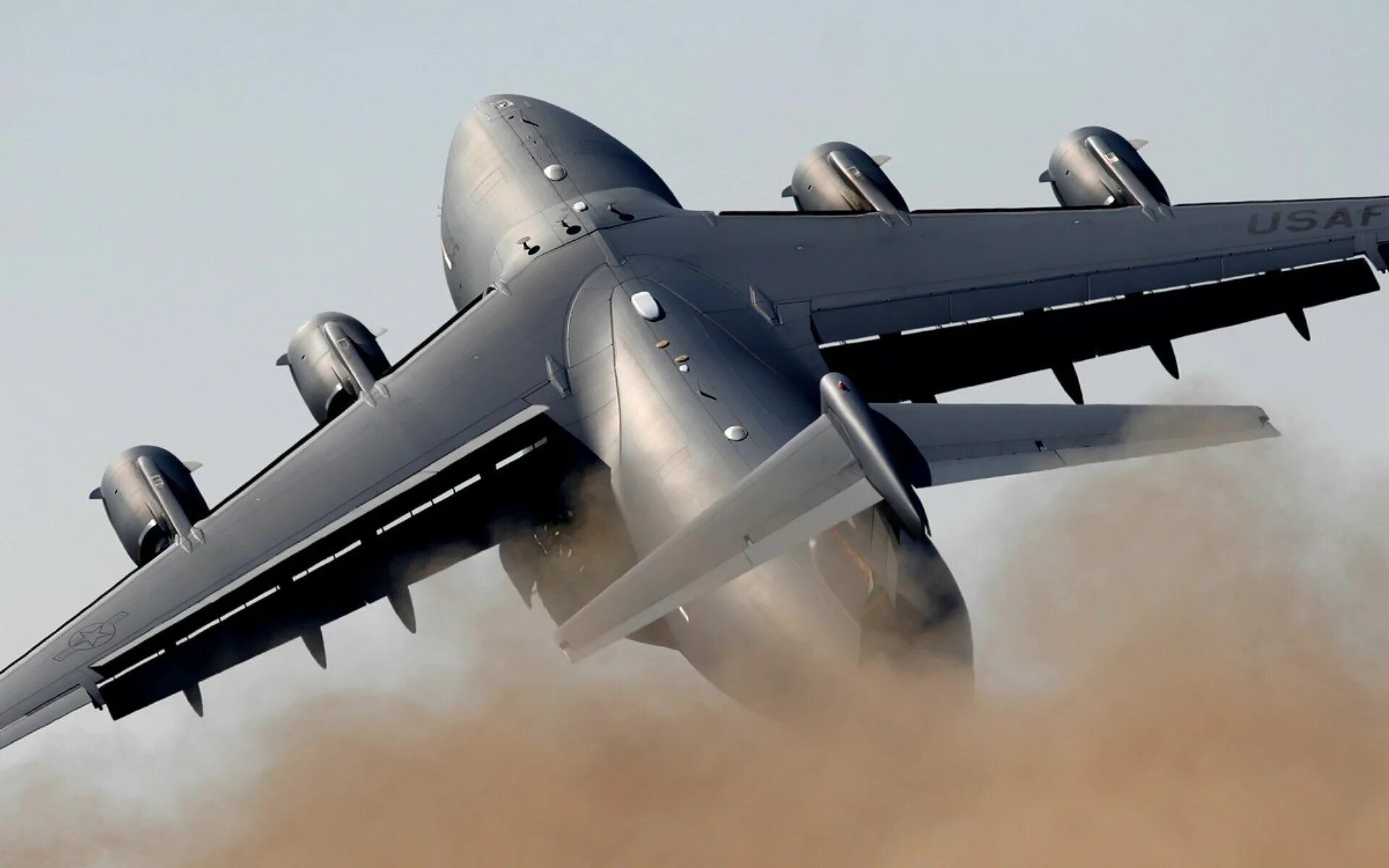Самолет с 4 реактивными двигателями. Lockheed c17. реактивные транспортные самолеты. американский огромный боевой самолет. необычные винтовые самолеты.