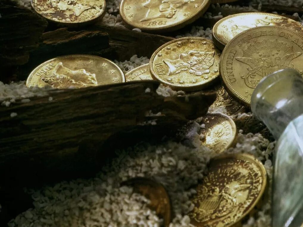 Испанский галеон затонувший с золотом. Монеты на дне моря. Затонувшие сокровища «витте лиува». Морские клады. В каком океане окажутся кладоискатели.