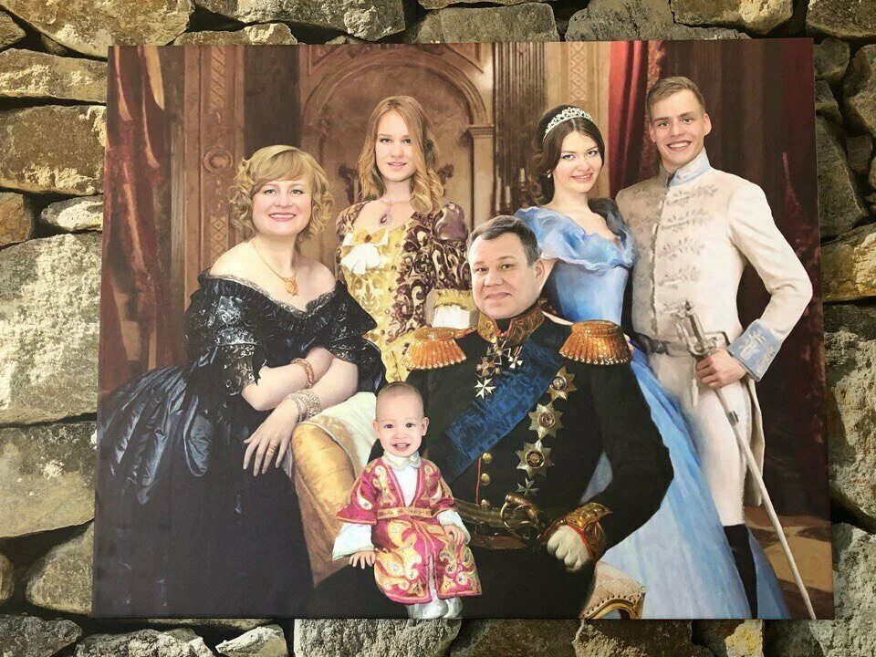 Семейные портреты на холсте по фотографии спб С 2017г рисуем уникальные семейные портреты на холсте по отдельным фотографиям!