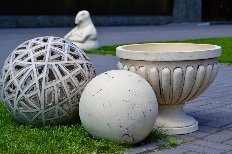 Большие бетонные шары. Садово Парковая керамика. Шар шамот. Глиняный вазон для сада шамот керамика. Декоративный шар для сада.